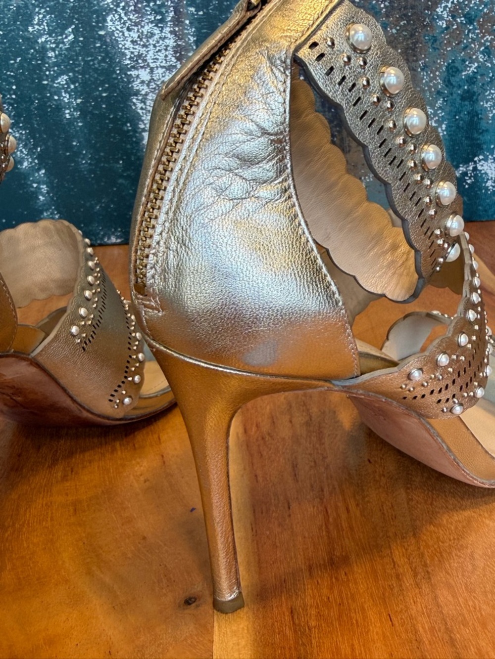 PLV Dressy Gold/White Pearl Embellished Heels 4” Size 9.5 (GUC) - Picture 13 of 16